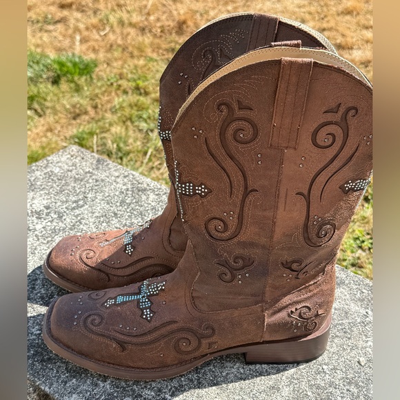 ROPER WOMEN COWBOY BOOT VTG BROWN FAUX LEATHER CRYSTAL CROSS UNDERLAY  S 11 - Picture 1 of 8